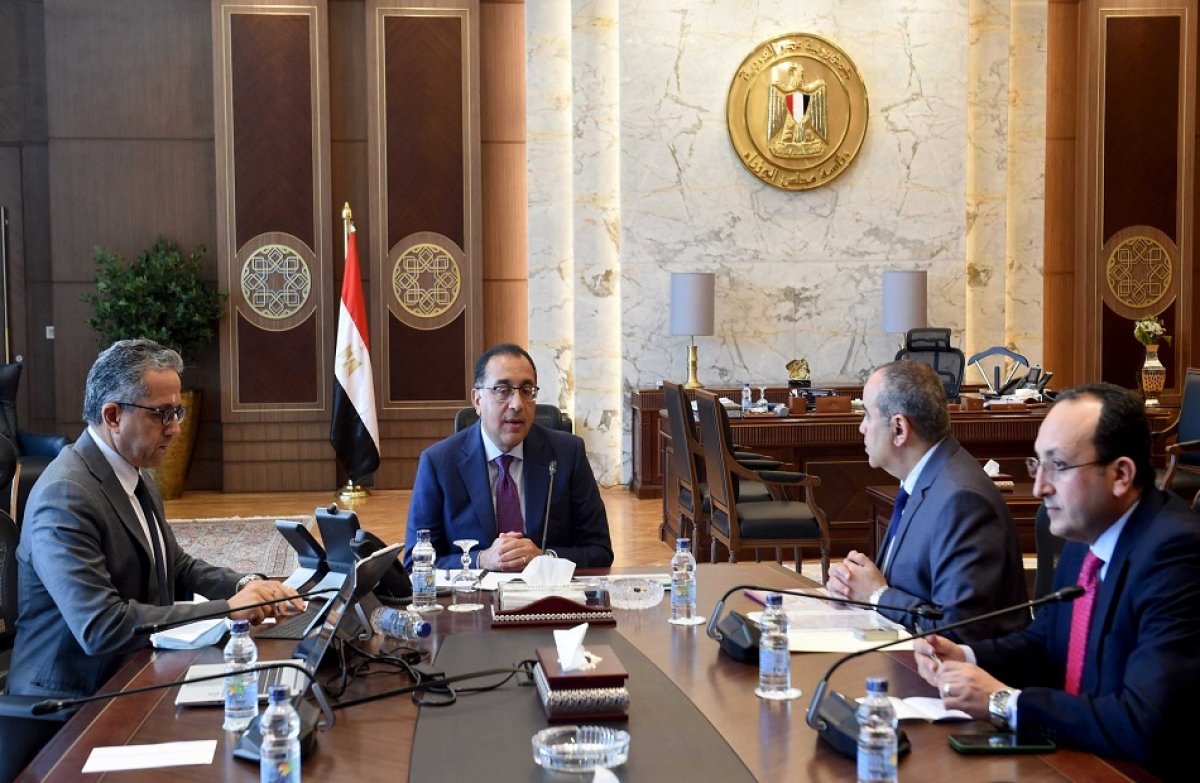 "مدبولي" يتابع مع وزيري السياحة والآثار والطيران المدني حركة السياحة الوافدة