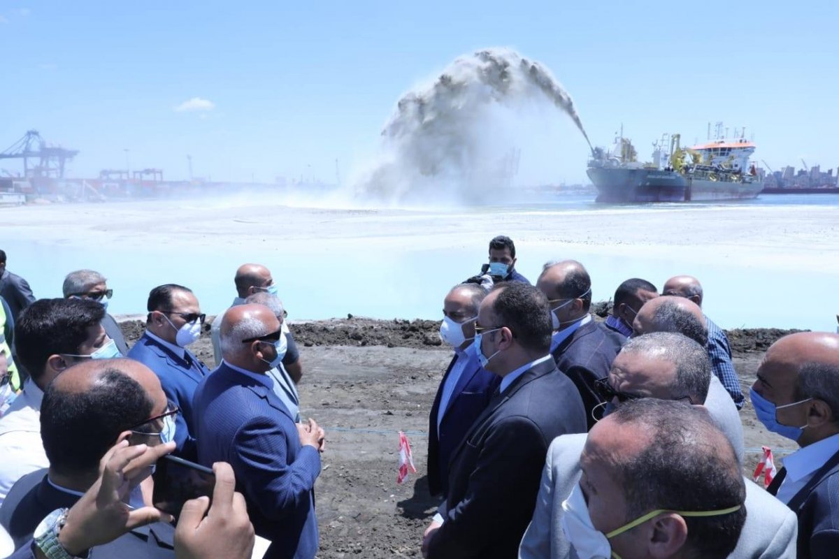 وزير النقل : جميع الموانىء المصرية تعمل على مدار 24 ساعة مع استمرار تزايد الطلب على الصادرات المصرية 