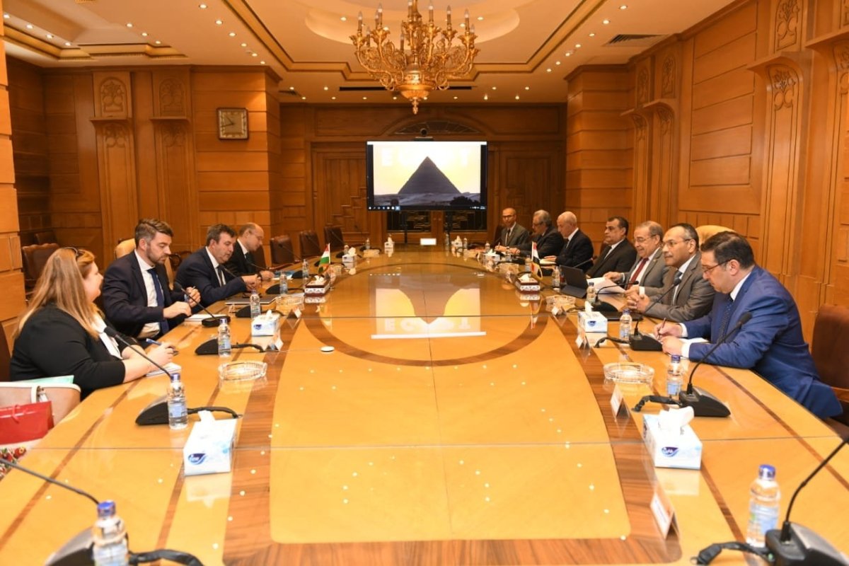 "وزير الإنتاج الحربى" يستقبل"وزير التكنولوجيا والصناعة المجري" لبحث أوجه التعاون المشترك