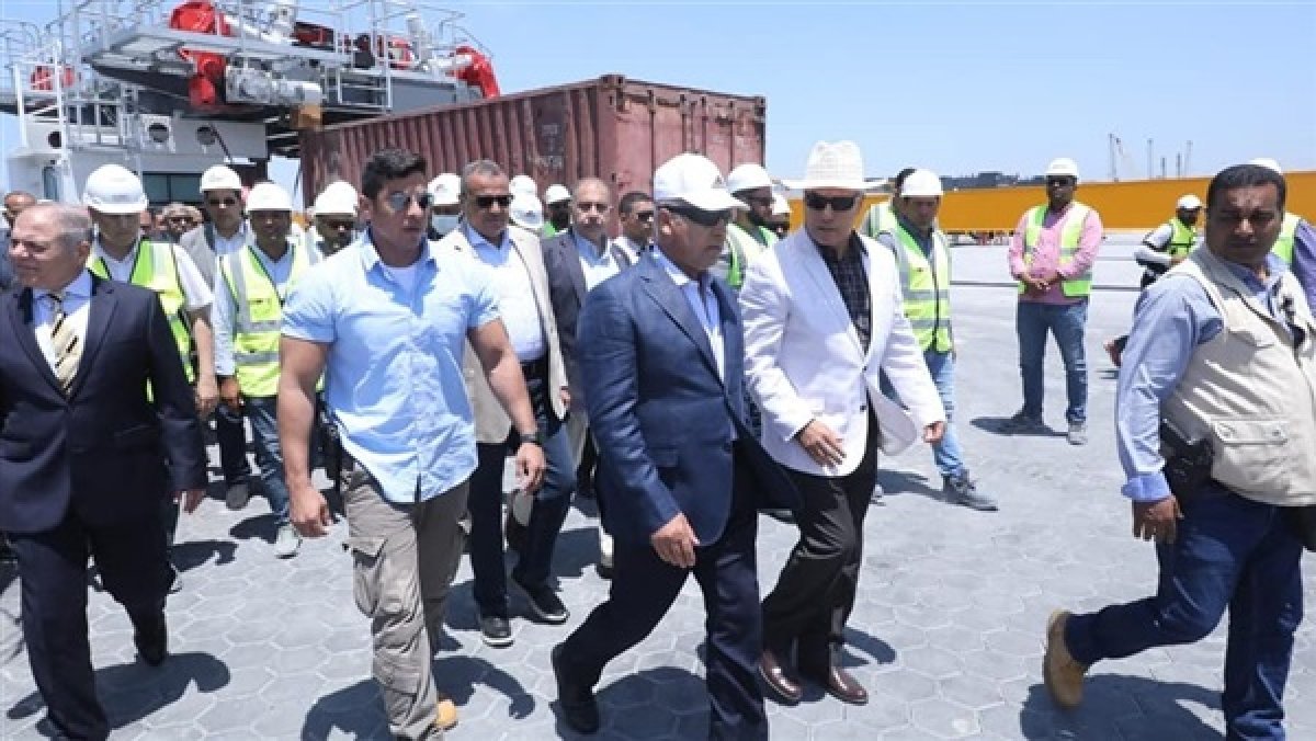 كامل الوزير: إنشاء أرصفة جديدة بالموانئ لاستقبال السفن العملاقة
