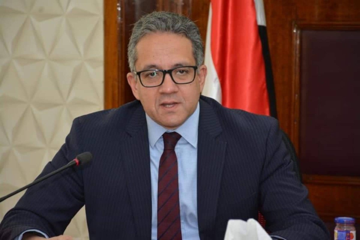 خالد العناني: التنسيق مع وزير الطيران المدني لتسيير رحلات الطيران منخفض التكاليف