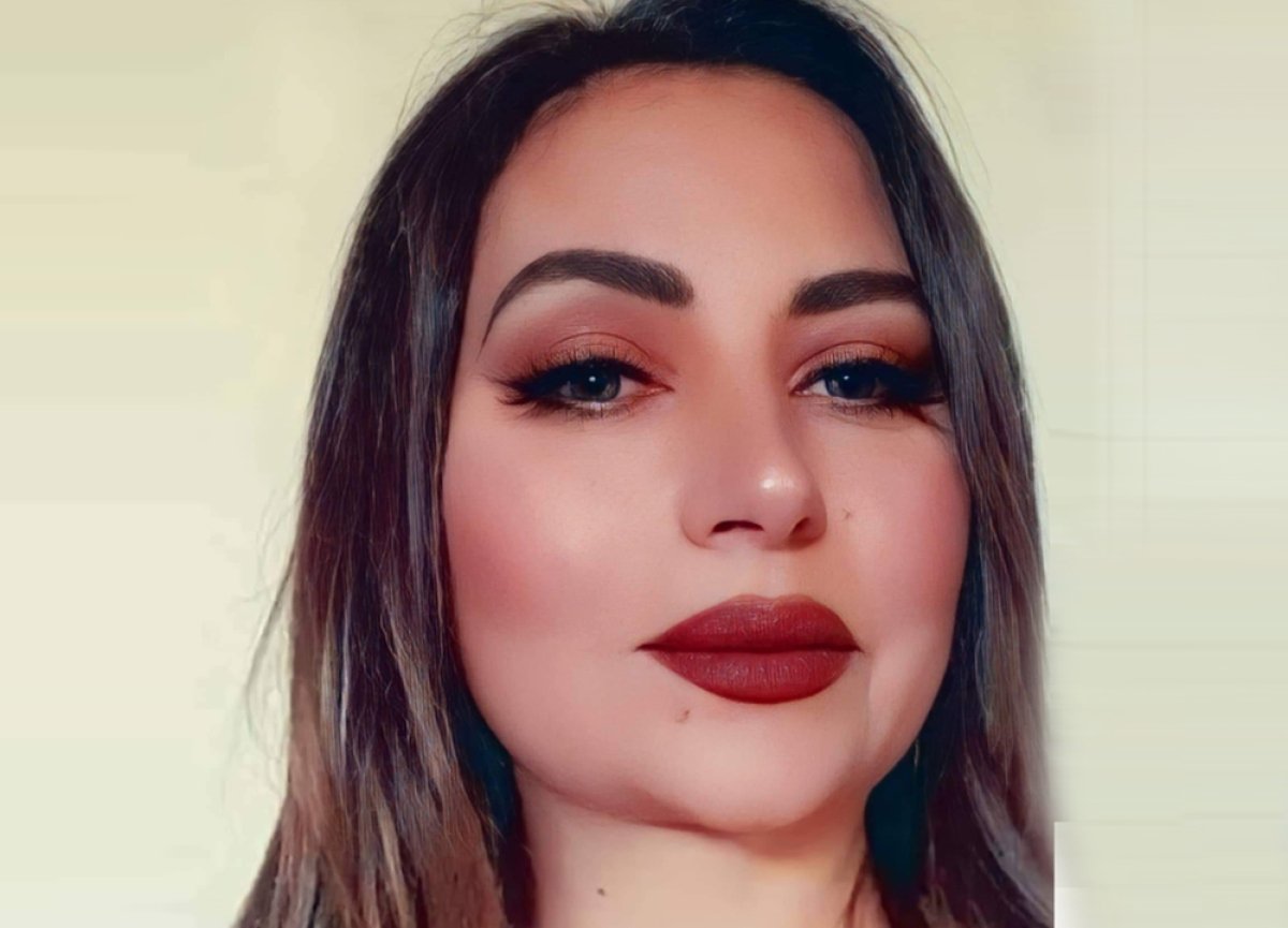 " تلك الجالسة على نافذة قلبى " 