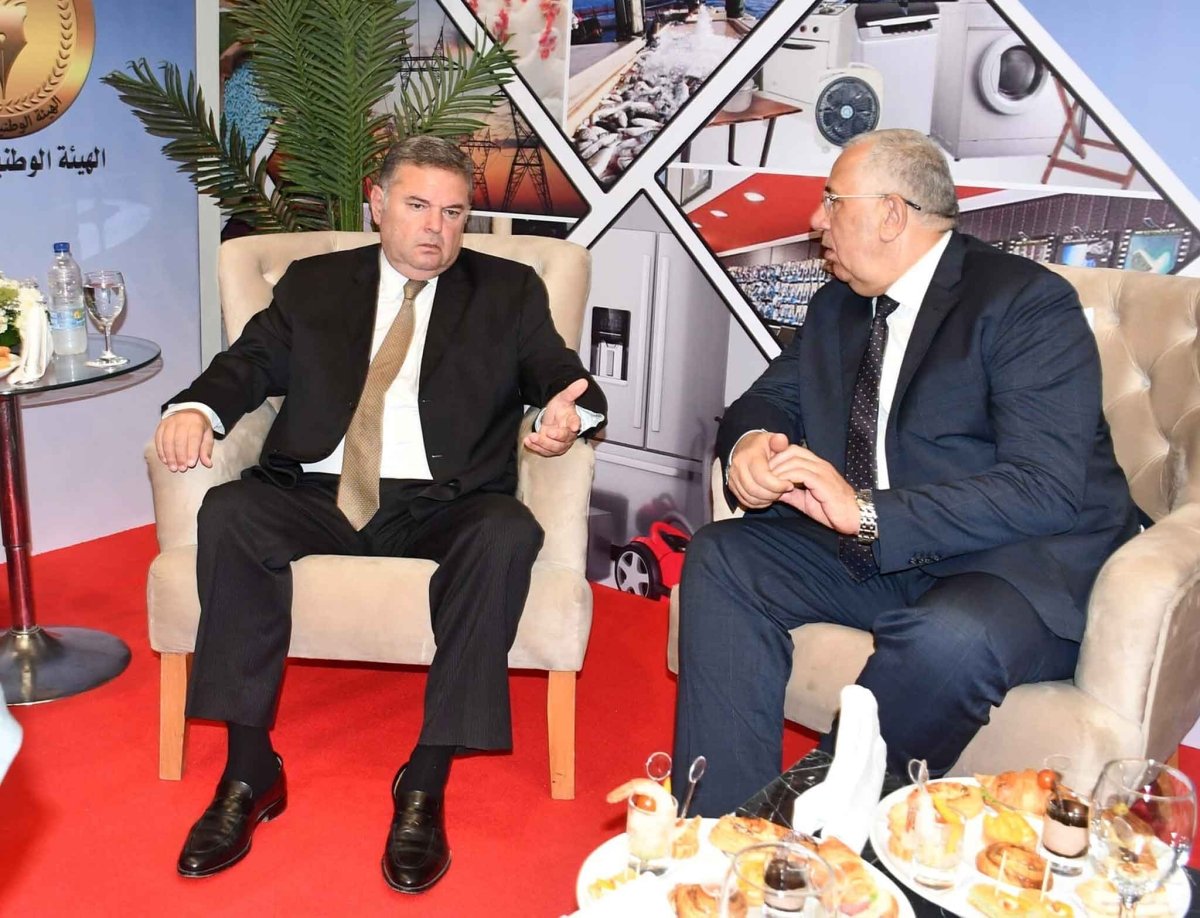 وزير قطاع الأعمال يفتتح معرض "صناعة بلدنا"