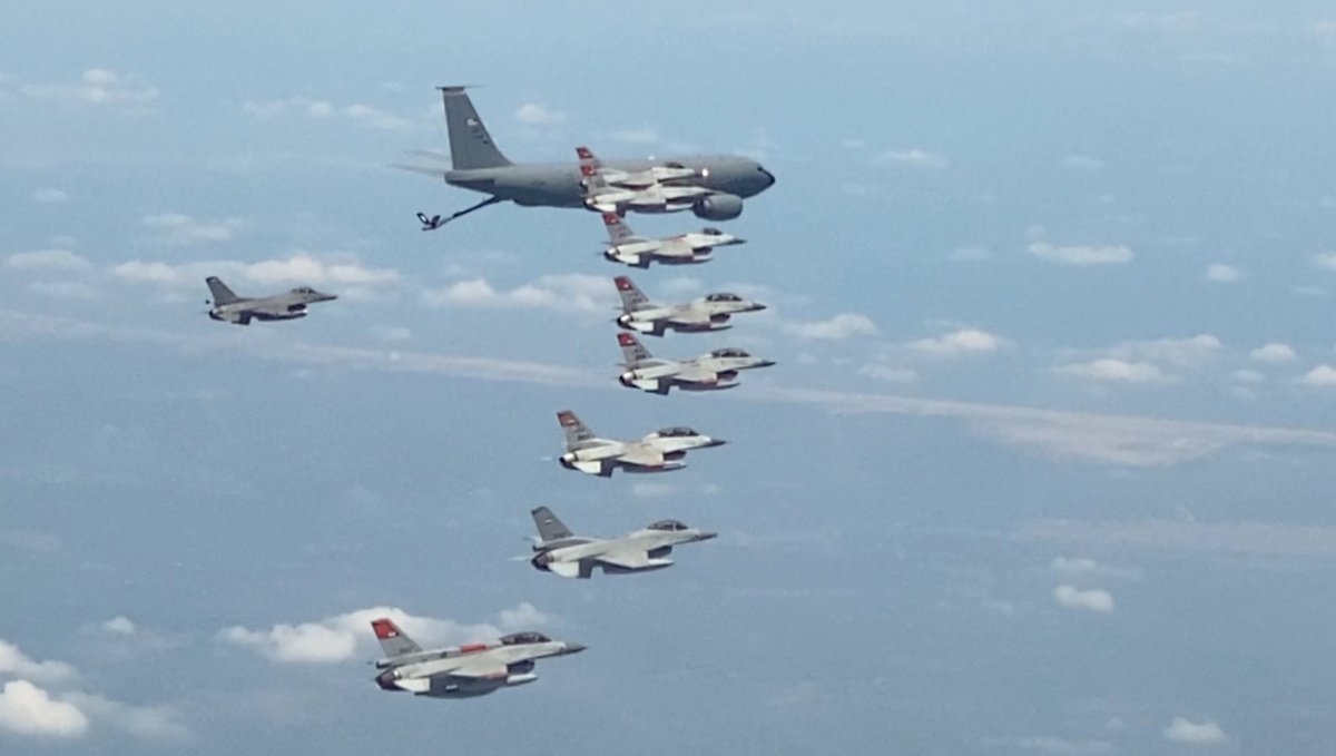 القوات المسلحة المصرية والأمريكية تنفذان تدريبا جويا مشتركا بقاعدة جوية مصرية