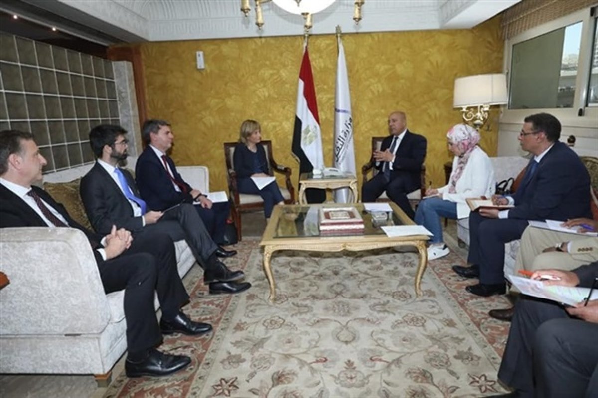 «كامل الوزير» يبحث مع  بنك الاستثمار الأوروبي التعاون في النقل الأخضر 