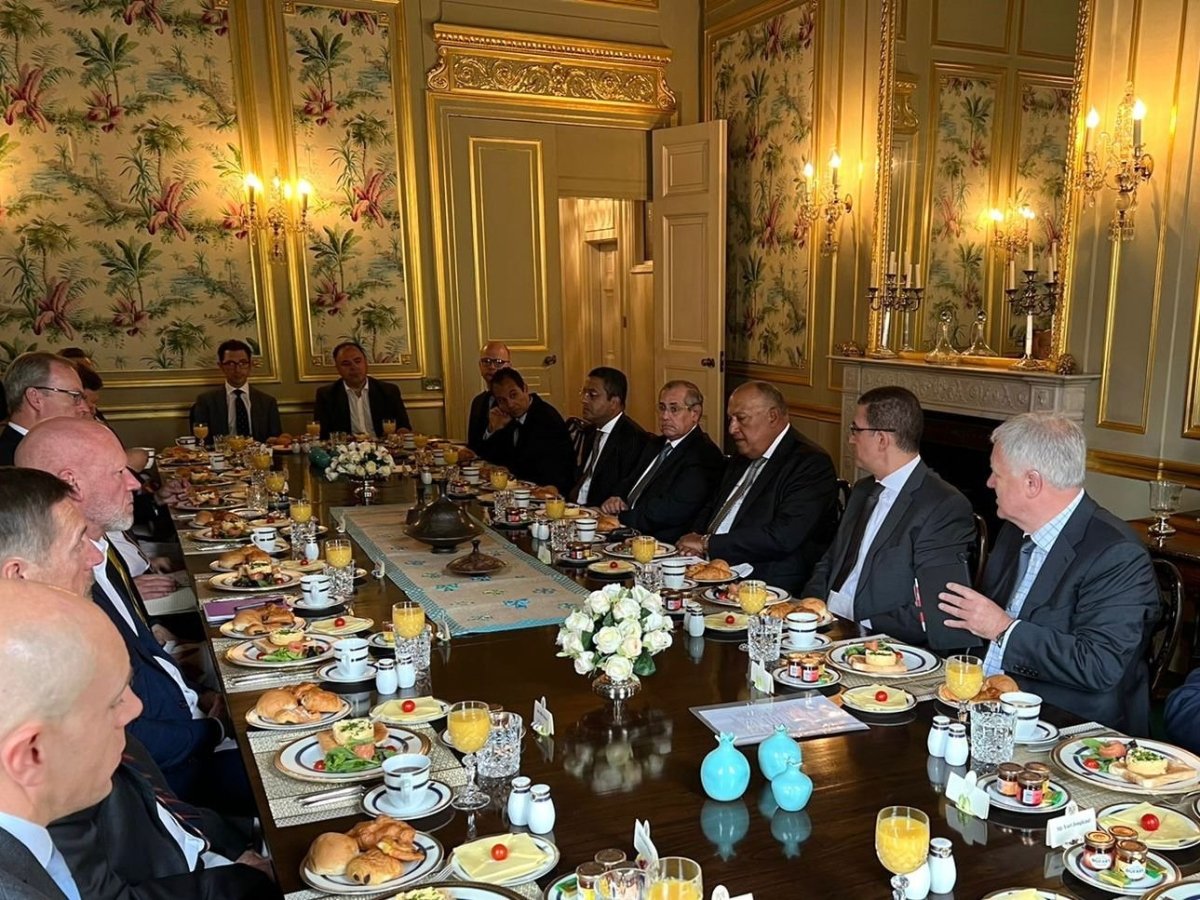 وزير الخارجية المصري يلتقي ممثلي مجتمع الأعمال والمؤسسات التمويلية ببريطانيا