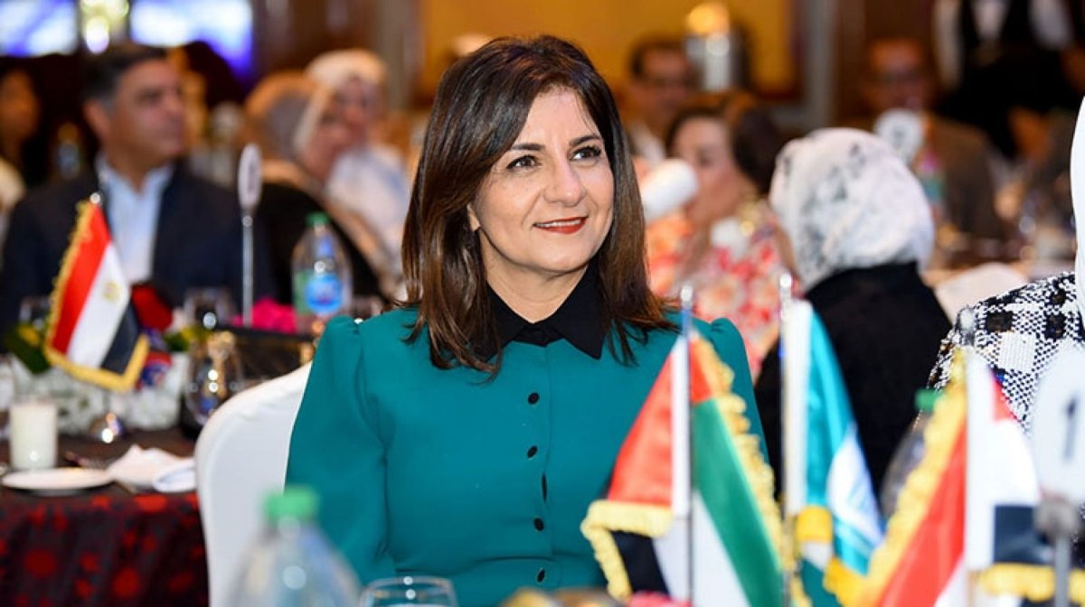 نبيلة مكرم تتلقى تقريرًا حول أولى ثمار مبادرة “اتكلم ماتخفش.. مصر معاك”