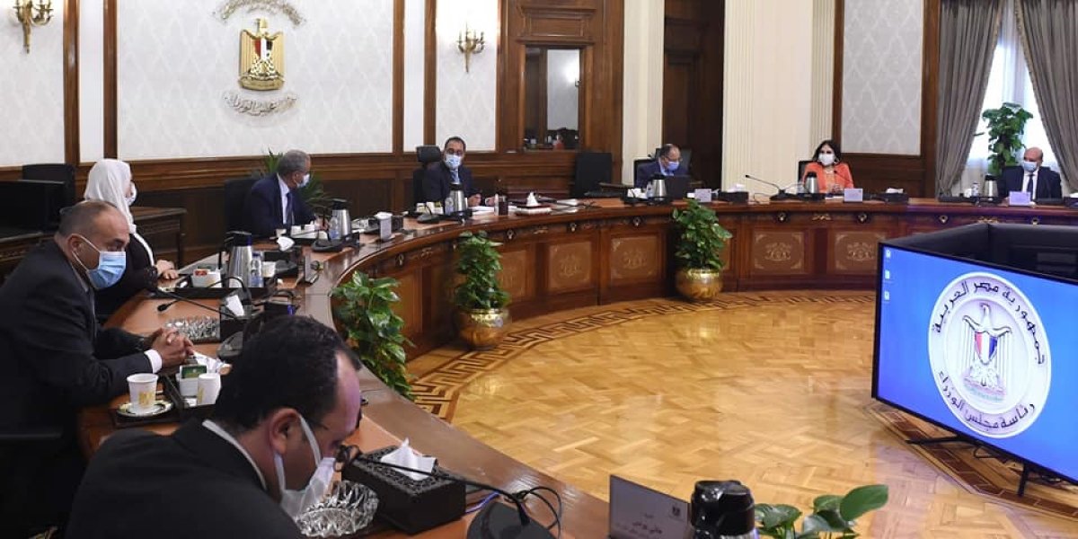 تنفيذاً لتوجيهات الرئيس.. رئيس الوزراء يستعرض مقترحات إعداد حزمة حماية اجتماعية استثنائية