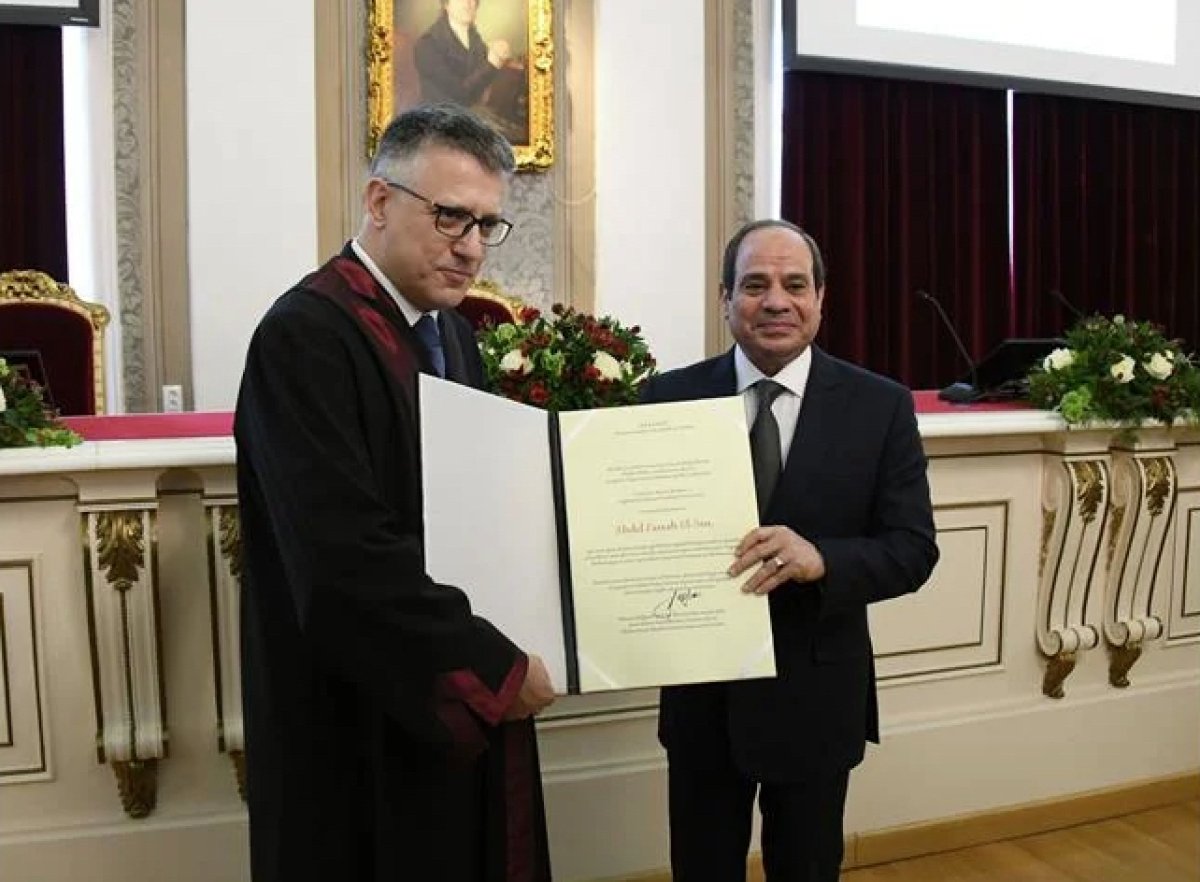 عاجل: الرئيس السيسي يحصل على درجة الدكتوراه الفخرية من جامعة بلجراد