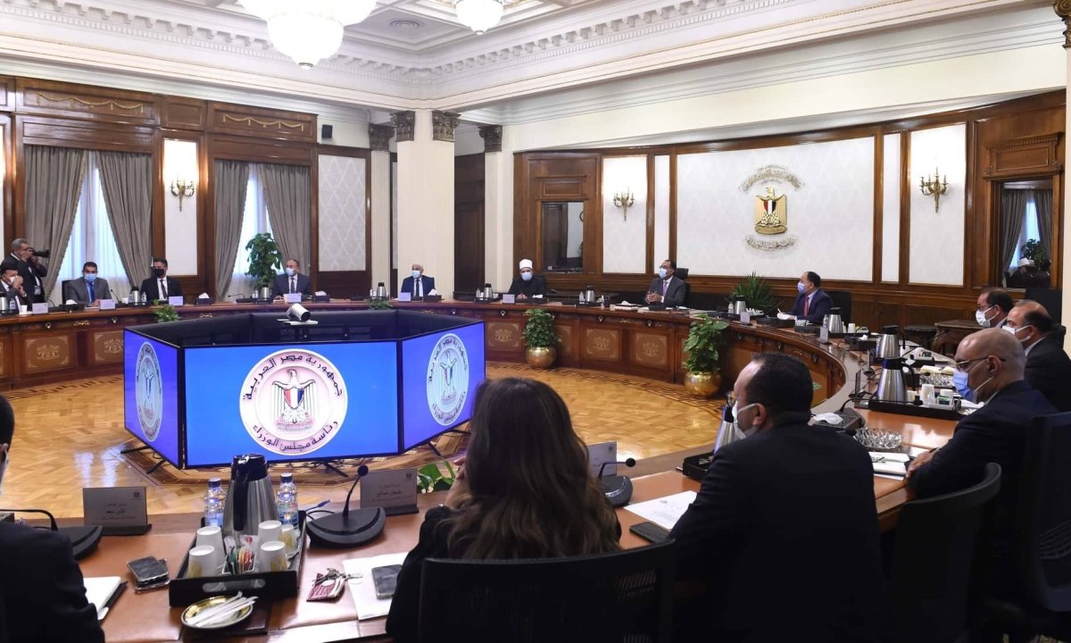 رئيس الوزراء يتابع تطوير آليات إدارة استثمارات المؤسسات الحكومية في سوق الأسهم