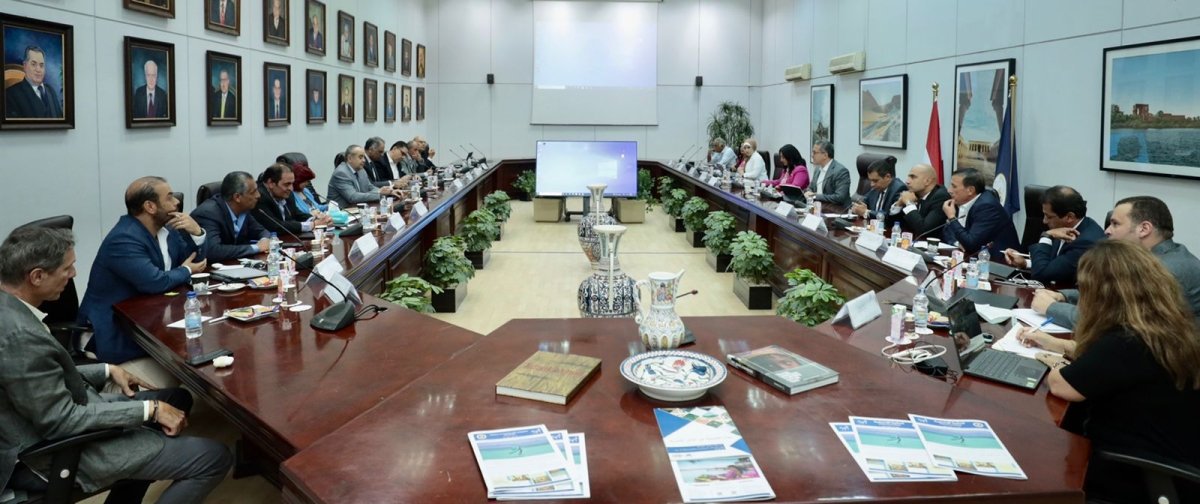 وزيرا السياحة والآثار والطيران المدني يبحثان آليات تنشيط الحركة السياحية والجوية