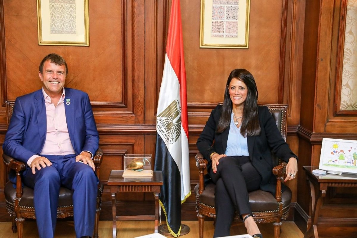 وزيرة التعاون الدولي تستقبل رائد العمل المناخي البريطاني وممثل الأمم المتحدة رفيع المستوى لقمة المناخ COP27 