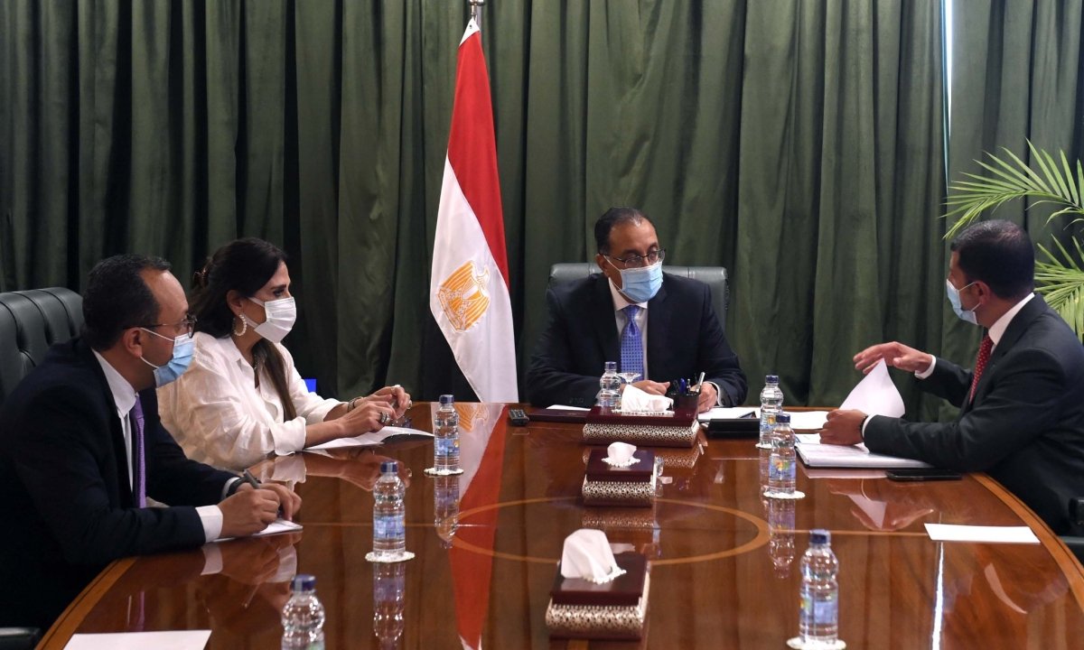 رئيس الوزراء يلتقي الرئيس التنفيذي للهيئة العامة للاستثمار والمناطق الحرة لمتابعة عدد من المشروعات
