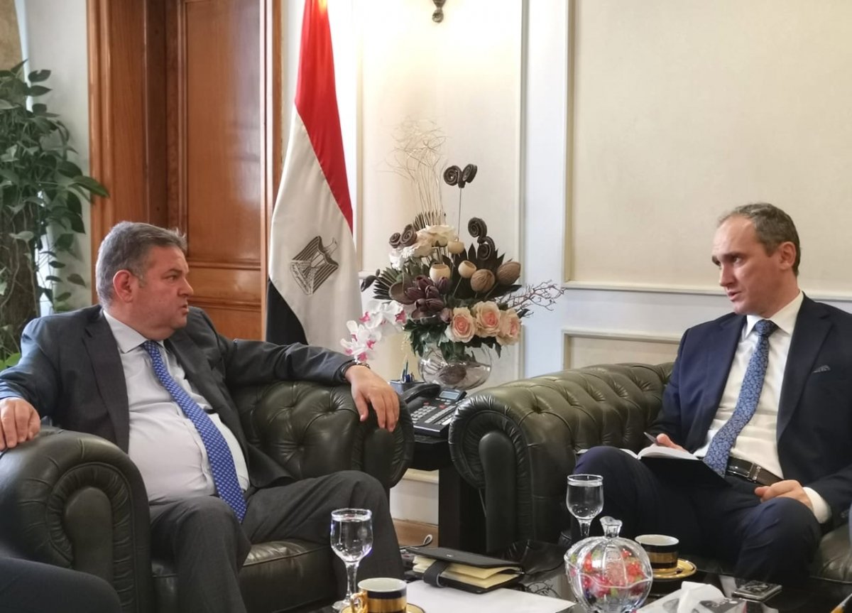 وزير قطاع الأعمال العام يبحث التعاون مع بيلاروسيا في إنتاج سيارات "ميكروباص" بالشركة الهندسية للسيارات