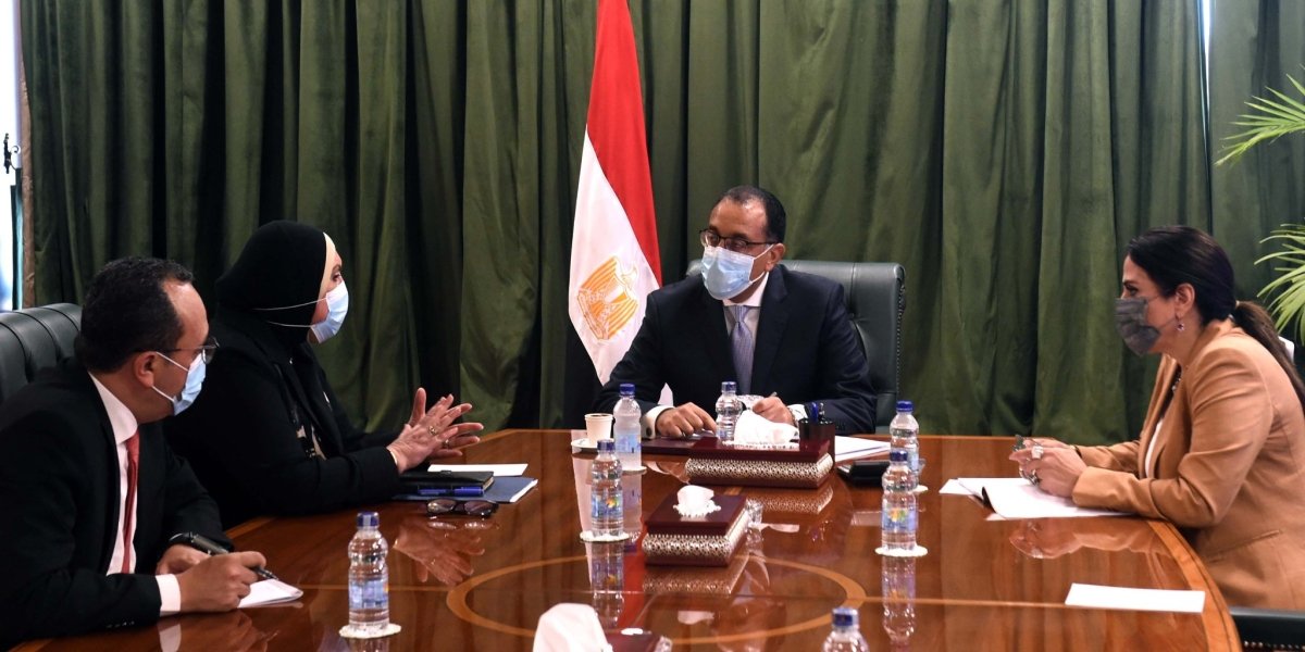 رئيس الوزراء يتابع مع وزيرة التجارة والصناعة نتائج اجتماعات لجنة دراسة التحديات التي تواجه المشروعات الصناعية