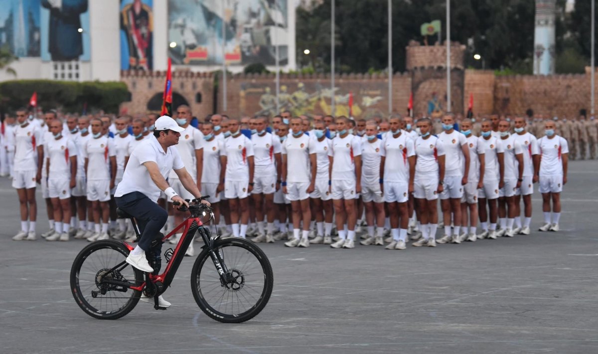 الرئيس السيسى يتفقد الكلية الحربية ويعقد لقاء مع الطلبة