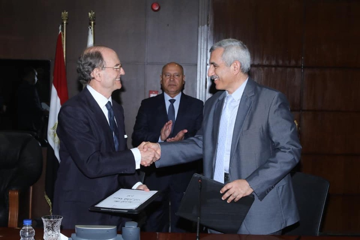 وزير النقل يشهد توقيع عقد تصنيع وتوريد عدد (7) قطارات نوم فاخرة جديدة  وتنفيذ أعمال الصيانة لمدة (15) سنة