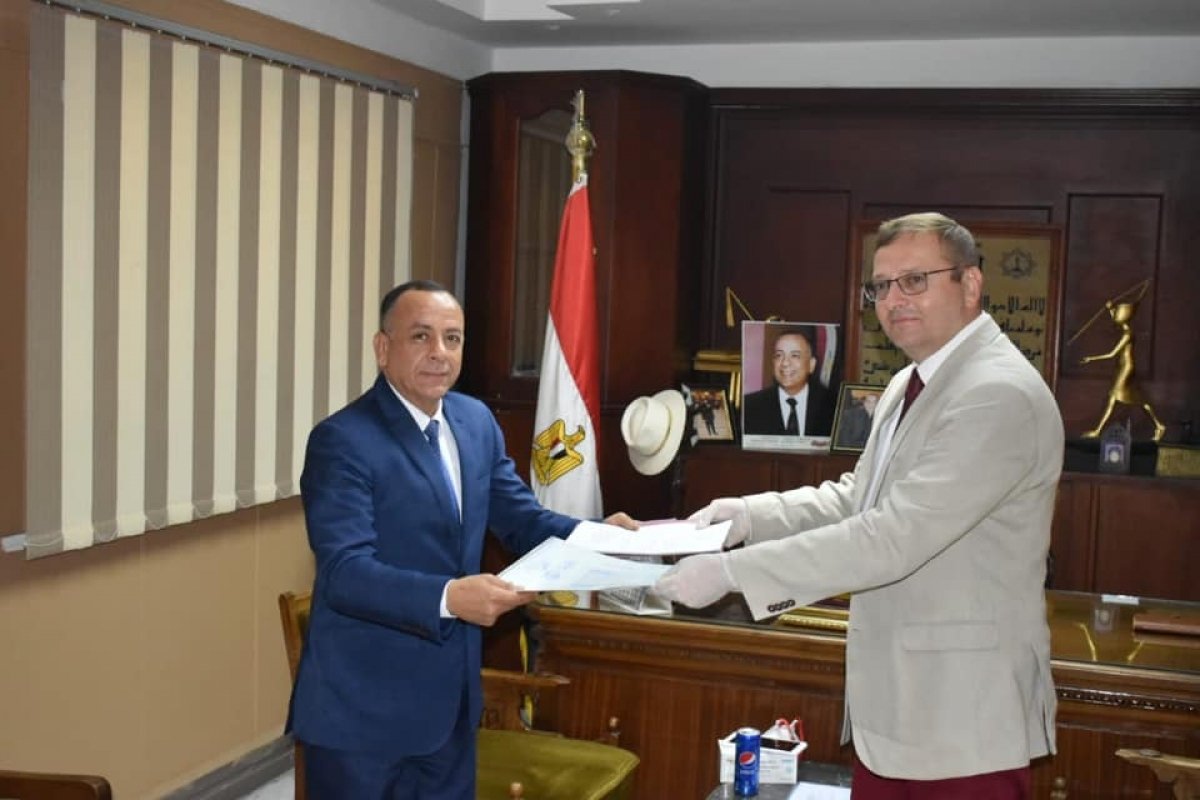 سفير " التشيك " يناقش مع المجلس الأعلى للأثاراقامة معرض للأثار المصرية  ببراغ 