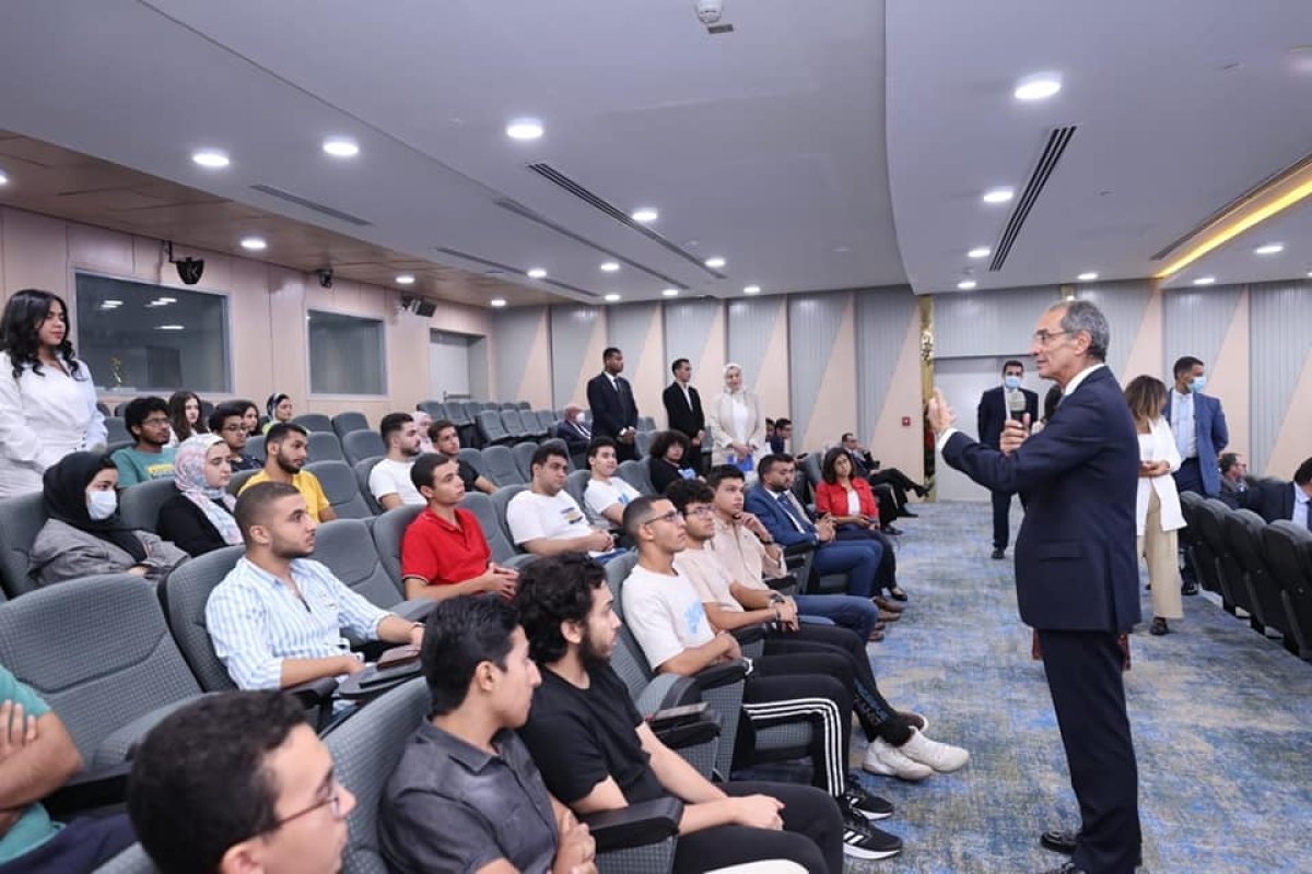 وزير الاتصالات يشهد توقيع بروتوكول تعاون بين جامعة مصر للمعلوماتية والشركة المصرية للاتصالات