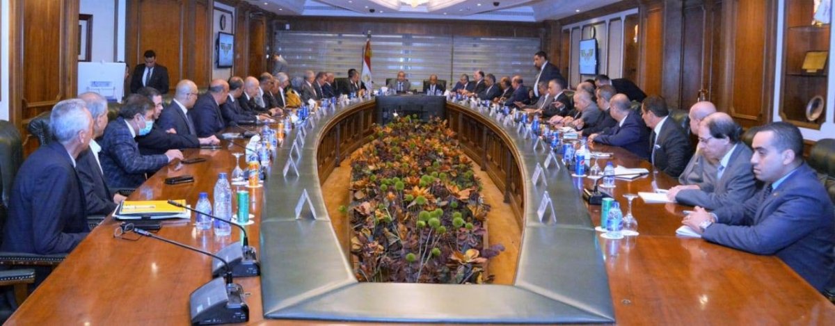 وزير الطيران الجديد  يعقد لقاءه الأول مع قيادات الوزارة ورؤساء الشركات