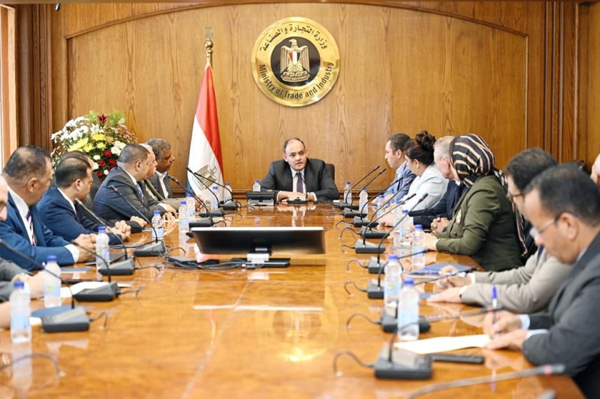 وزير التجارة والصناعة يستقبل أعضاء لجنة الصناعة بمجلس النواب 