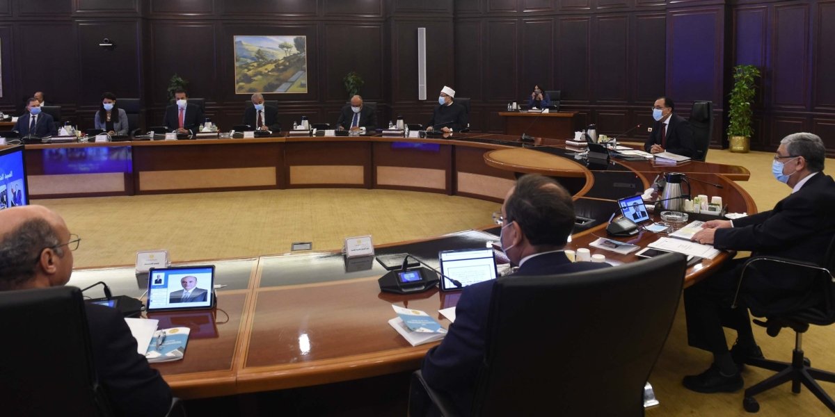 مجلس الوزراء يستعرض تقريراً من وزير الصحة والسكان حول آخر مستجدات الحالة الوبائية لفيروس كورونا محلياً وعالمياً