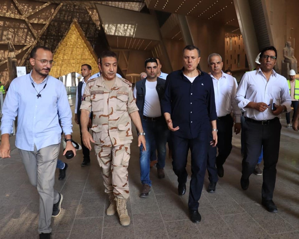 وزير السياحة والآثار يتفقد المتحف المصري الكبير للوقوف على الموقف التنفيذي للأعمال ويلتقي بالعاملين به