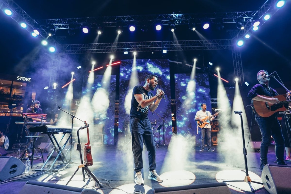 احتفالاً بنهاية مهرجان صيف 2022.. كايرو فستيفال سيتي مول يستضيف الفنان الأردني عزيز مرقة في حفل غنائي