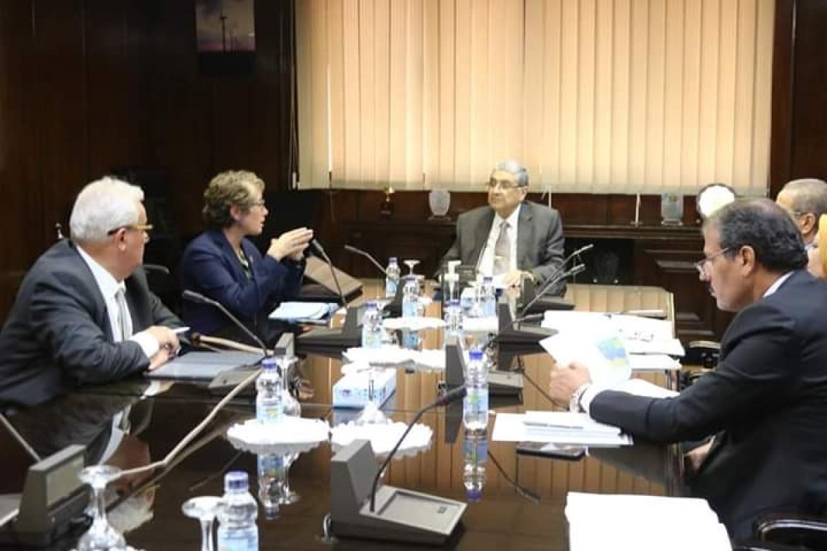 وزير الكهرباء والطاقة المتجددة يستقبل ممثلة  شركة ZHERO الايطالية وذلك لبحث ودعم سبل  وتعزيز التعاون المشترك والاستثمار فى مجال الكهرباء والطاقة المتجددة