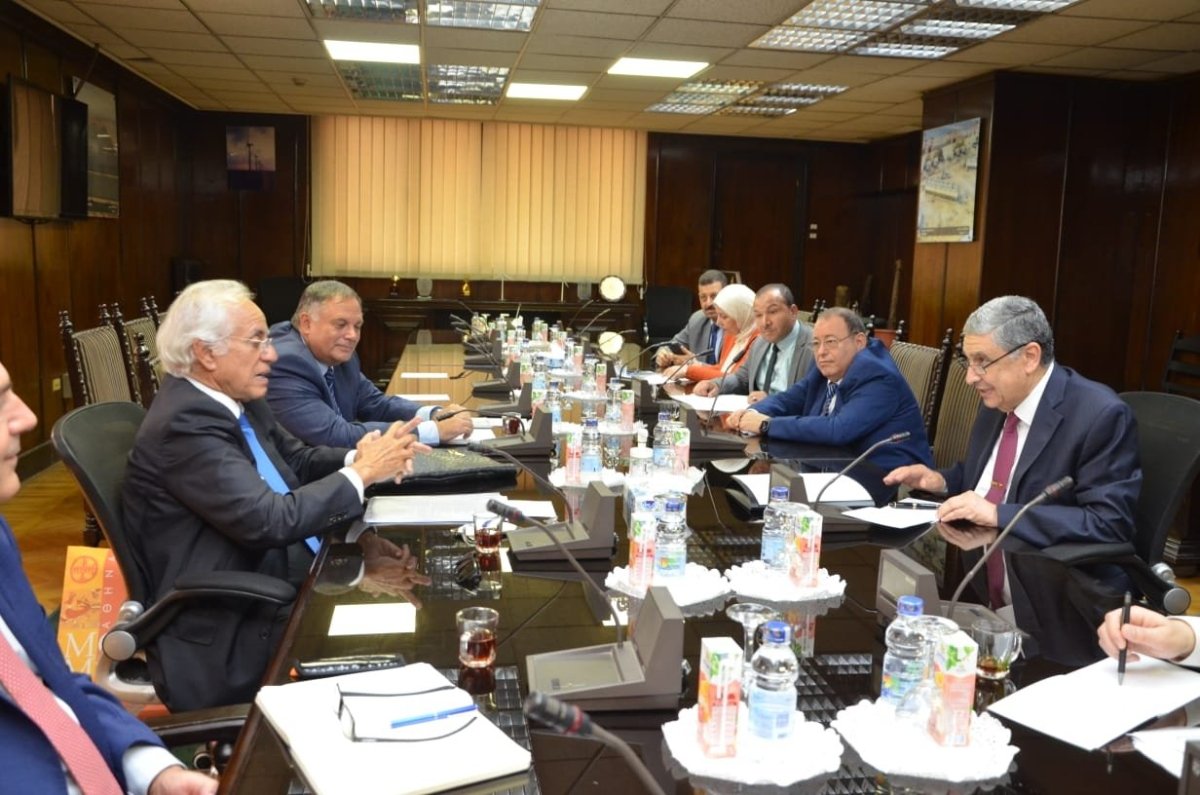 وزير الكهرباء يستقبل رئيس اتحاد شركات  Copelouzos اليونانية لبحث سبل التعاون المشترك