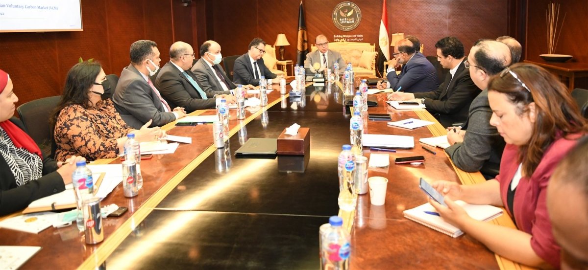 الرقابة المالية تستعرض مقترح تطوير منصة تسجيل وتداول شهادات خفض الانبعاثات الكربونية