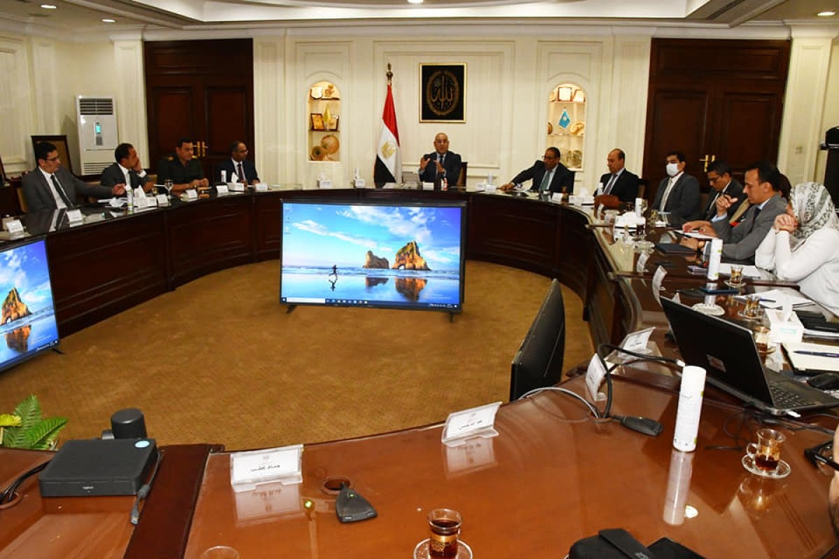 وزير الإسكان يترأس اجتماع اللجنة الوطنية لمتابعة الموقف التنفيذي لمشروع تطوير موقع التجلي الأعظم سانت كاترين
