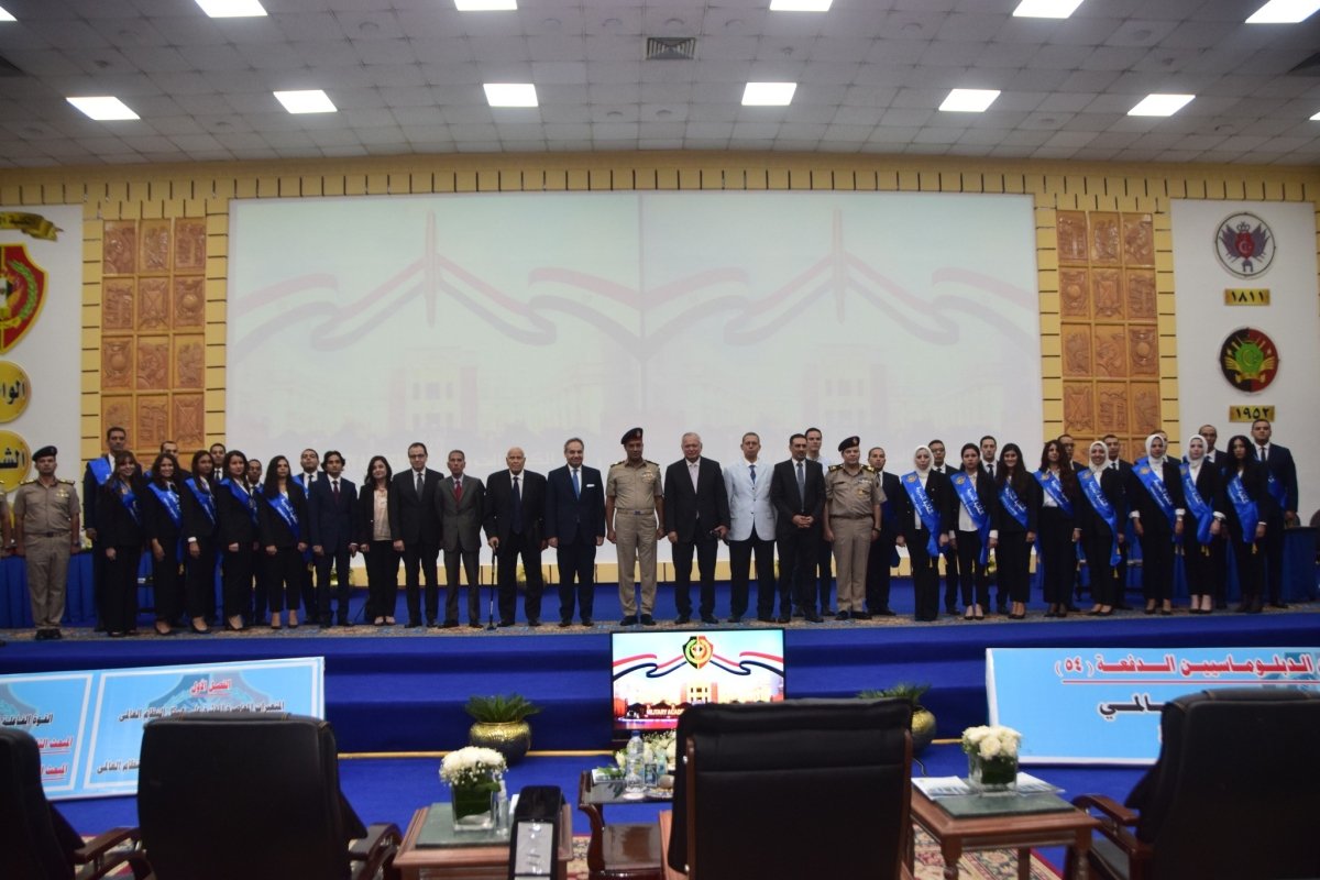 بالفيديو.. القوات المسلحة تحتفل بتخريج الدفعة رقم (54) للملحقين الدبلوماسيين 