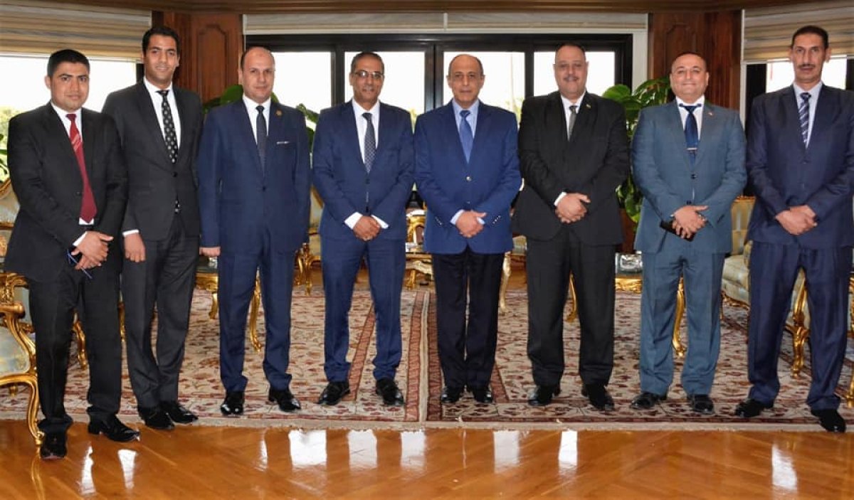 وزير الطيران المدني يلتقي أعضاء اللجنة النقابية للعاملين بالوزارة 