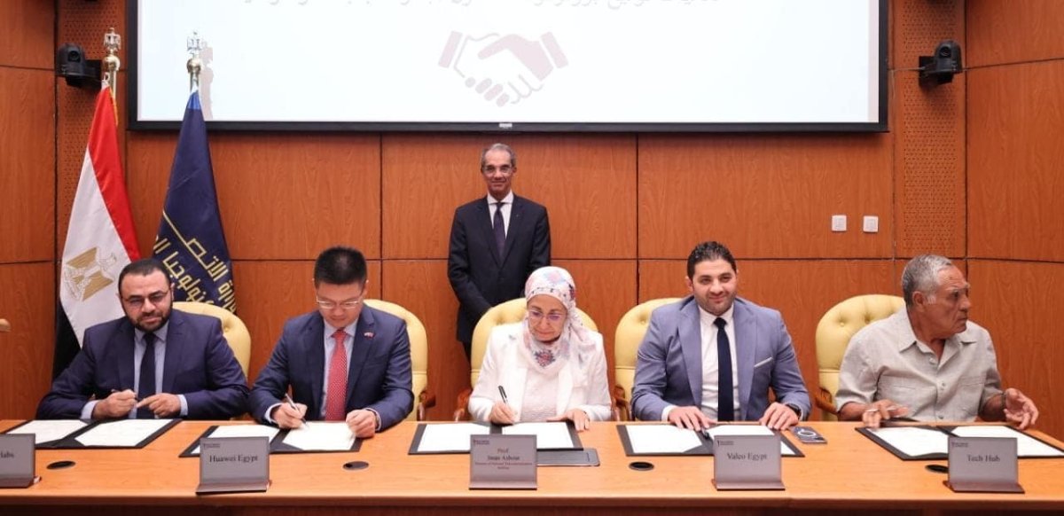 وزير الاتصالات يشهد توقيع بروتوكولات تعاون مع المعهد القومى للاتصالات و22 شركة من كبريات الشركات العالمية والمحلية