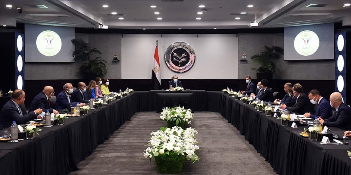 رئيس الوزراء يتابع  الجدول الزمني لتنفيذ المشروعات التي تم توقيع مذكرات تفاهم بشأنها خلال الفترة الماضية