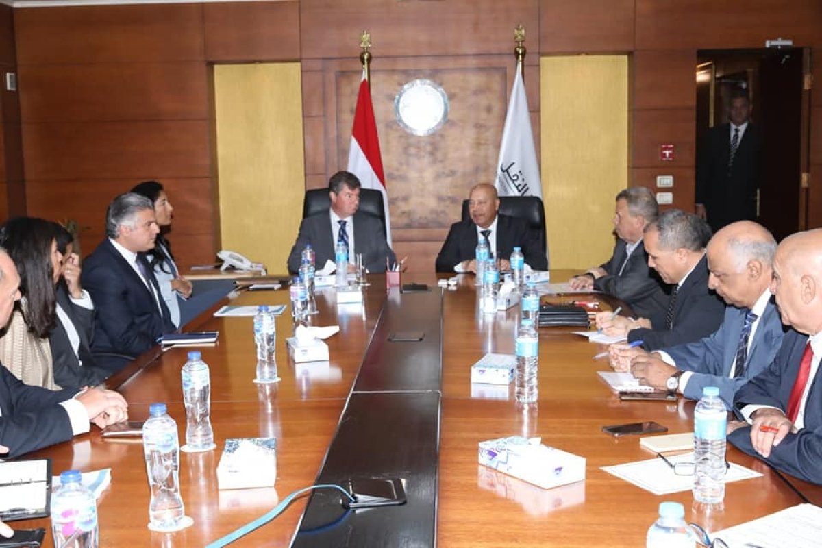 وزير النقل يلتقي سفير بلجيكا بالقاهرة للتعاون المشترك في مجال السكك الحديدية