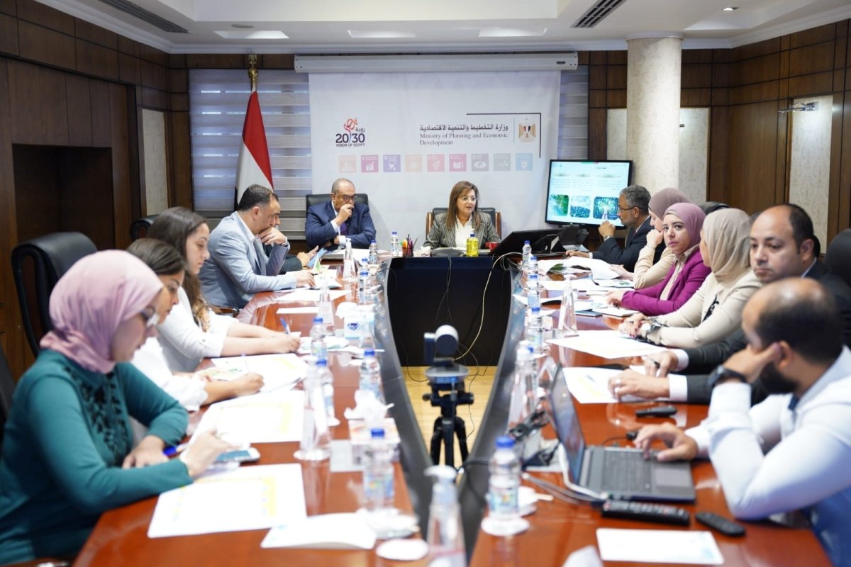 بحضور محيي الدين: وزيرة التخطيط  تتابع الموقف التنفيذي للمبادرة الوطنية للمشروعات الخضراء الذكية