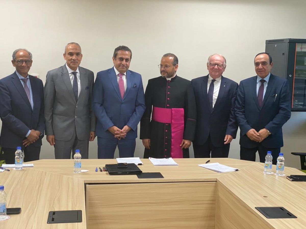 "العاصمة الإدارية" توقع عقد إنشاء المستشفي الإيطالي الحديث بالقاهرة 