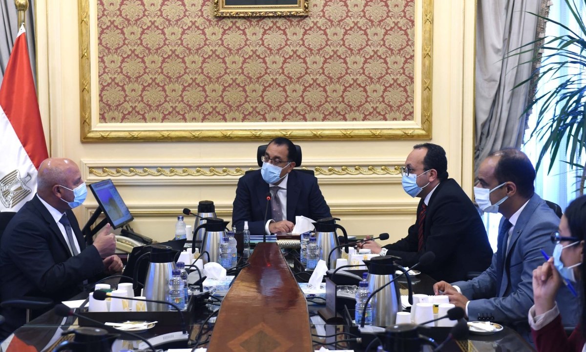 مدبولي يتابع مع وزير النقل عددا من مشروعات الوزارة