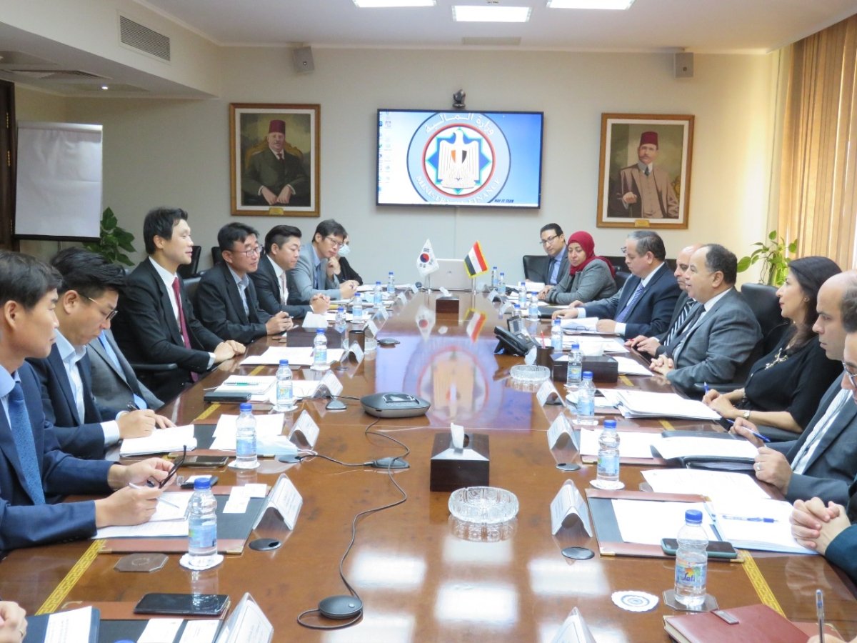 وزير المالية: استثماراتنا 800 مليون دولار.. ونتطلع لمزيد من التعاون الاقتصادي