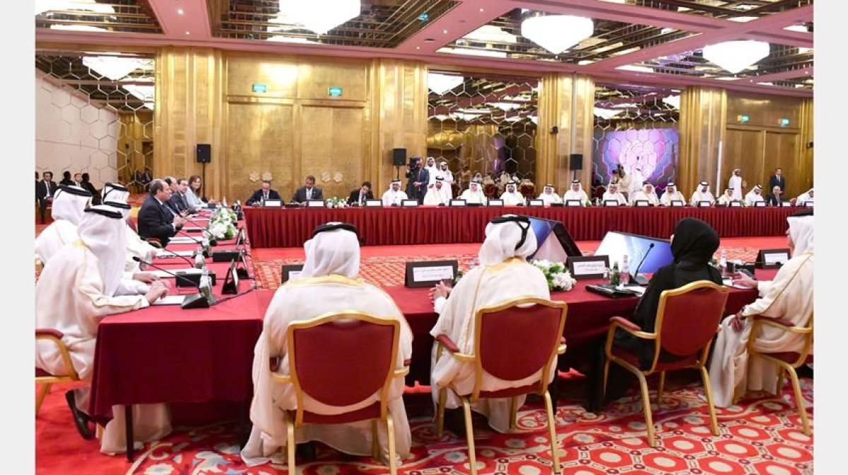 بالفيديو.. الرئيس السيسي يلتقي مع ممثلي رابطة رجال الأعمال القطريين بمقر إقامة سيادته بالدوحة