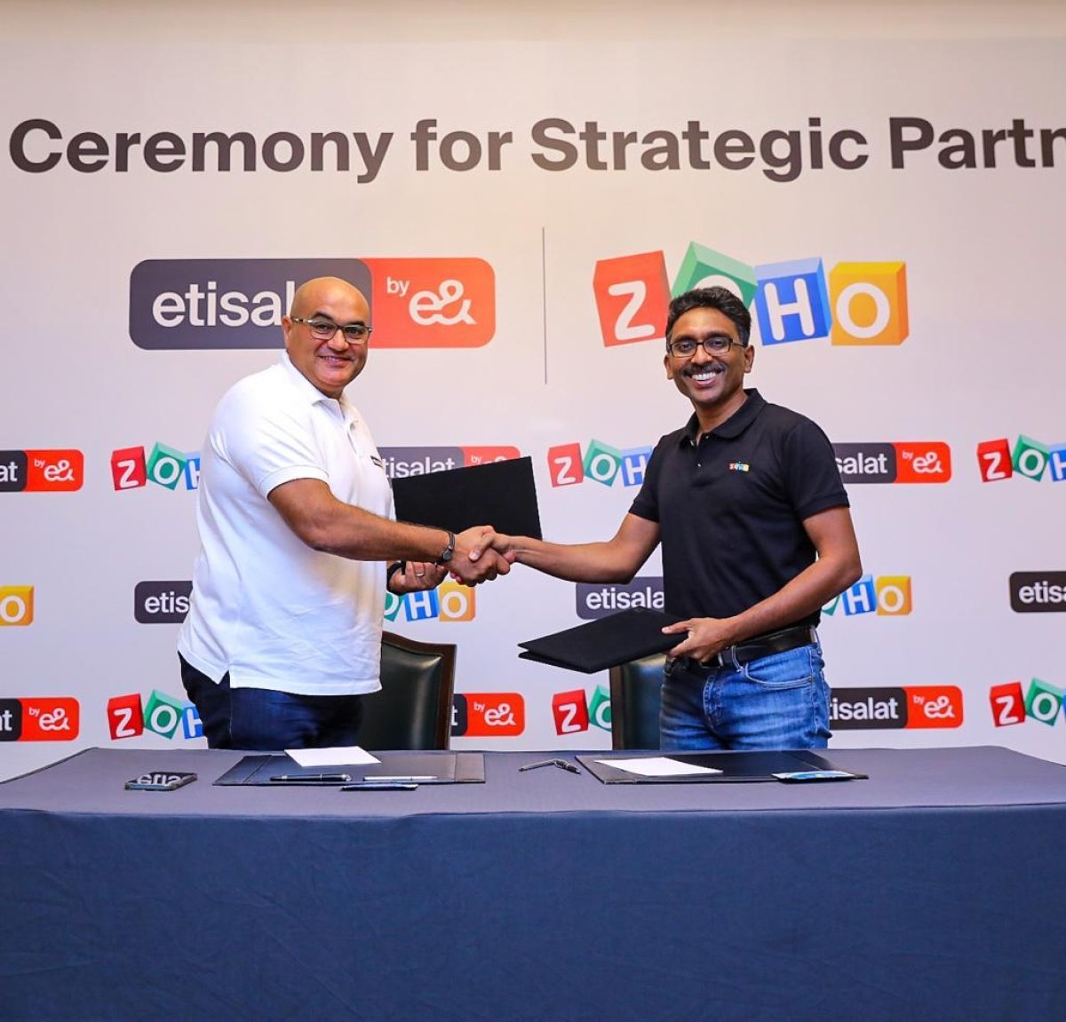اتصالات مصر توقع اتفاقية مع شركة «زوهو» العالمية