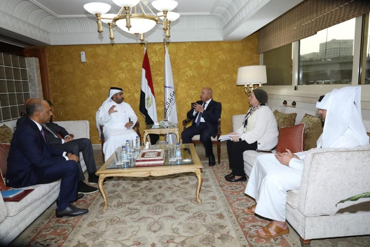 وزير النقل يستقبل رئيس الاستثمار في اقليم افريقيا وآسيا في جهاز قطر للاستثمار لبحث التعاون المشترك في مجال النقل البحري
