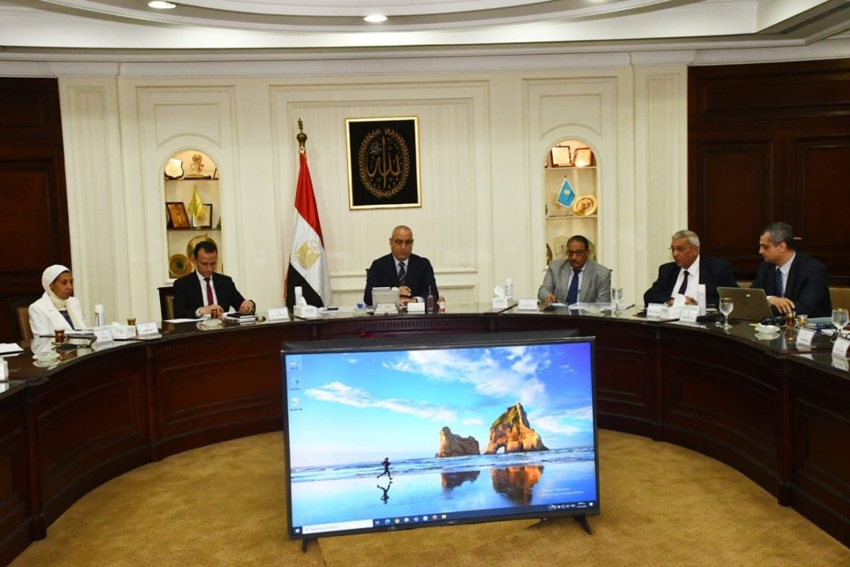 وزير الإسكان يستعرض مقترح تحديث المخططات العمرانية في ضوء رصد التغير في العمران