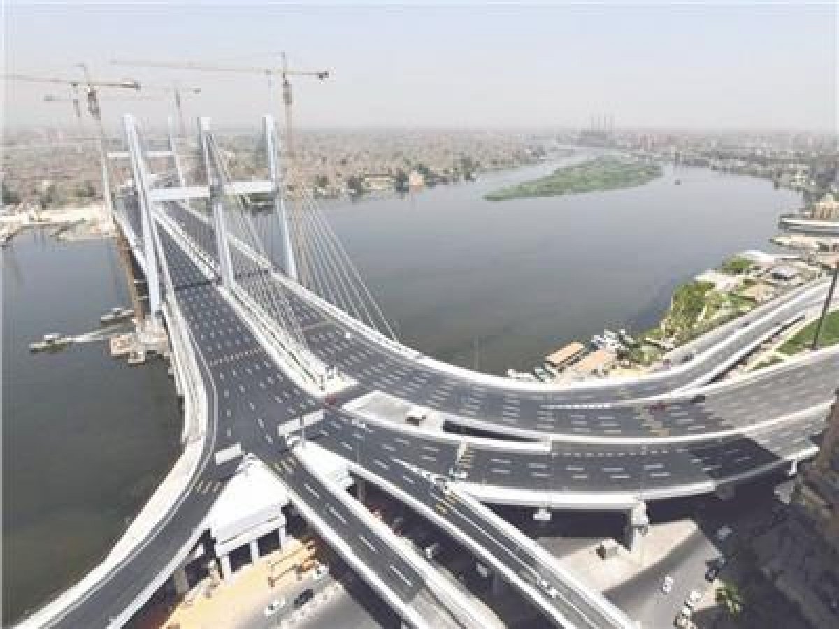 موقع world high ways العالمى يشيد بمشروعات انشاء الطرق والكبارى و الانفاق بمصر 