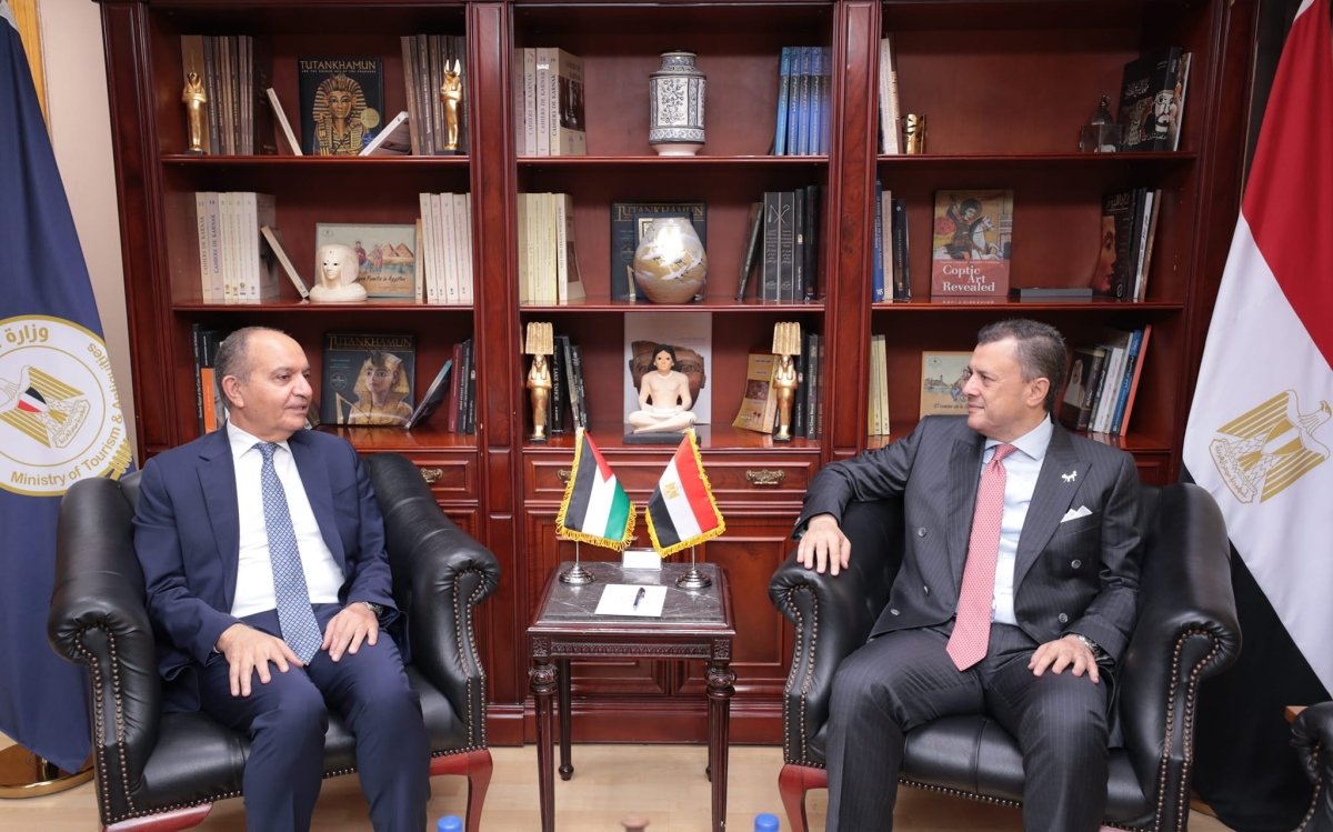 وزير السياحة والآثار وسفير المملكة الأردنية الهاشمية بالقاهرة يبحثان سبل التعاون بين البلدين
