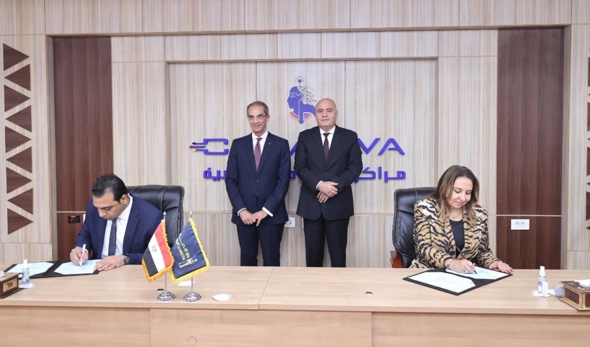 وزير الاتصالات يزور مركز إبداع مصر الرقمية "كرياتيفا" بجامعة جنوب الوادى