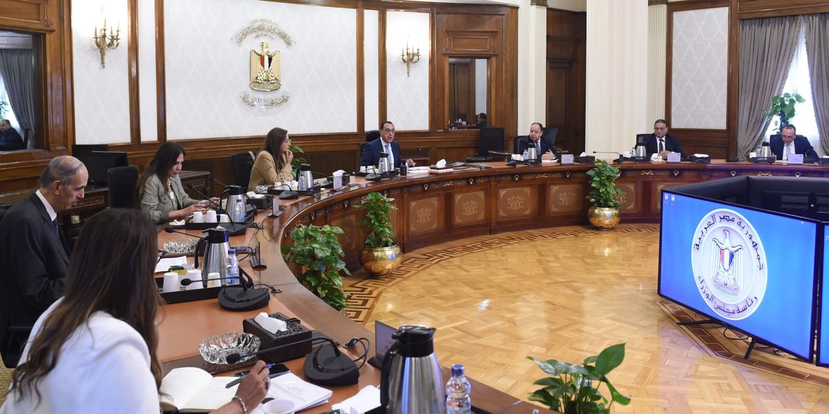رئيس الوزراء يواصل متابعة الاستعدادات الخاصة بعقد المؤتمر الاقتصادي الذي كلّف به الرئيس السيسي