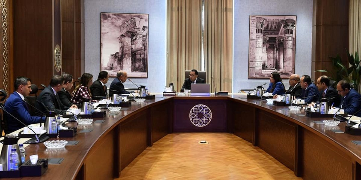 مدبولي يتابع مع وزير قطاع الأعمال العام عددا من ملفات العمل